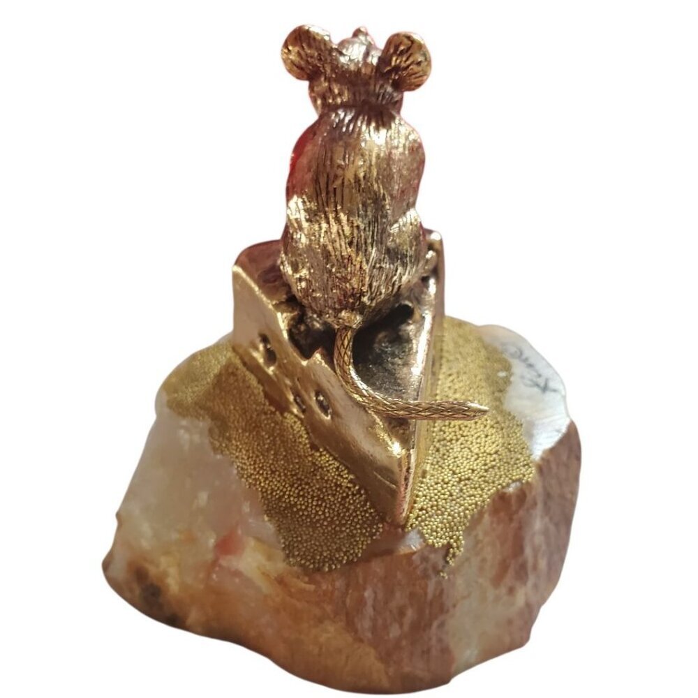 Ron Mouse Figurine On Cheese W/Gold Detailing & Quartz Crystal Base Paperweight - Picture 4 of 8